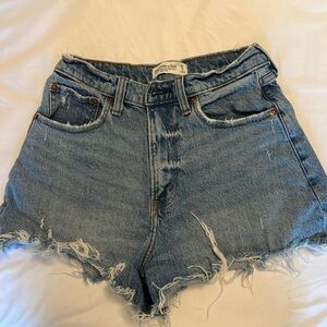 Abercrombie Curve Love Cutoff Short